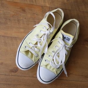 EUC Converse sneakers